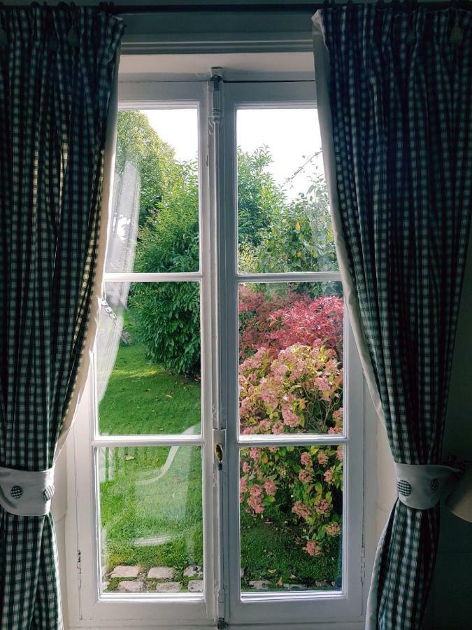 Manoir De L'As De Trefle Bed & Breakfast Isneauville Bagian luar foto